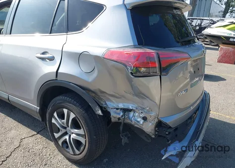 2018 Toyota Rav4 Le z USA, uszkodzony, nr VIN JTMZFREV8JJ211618